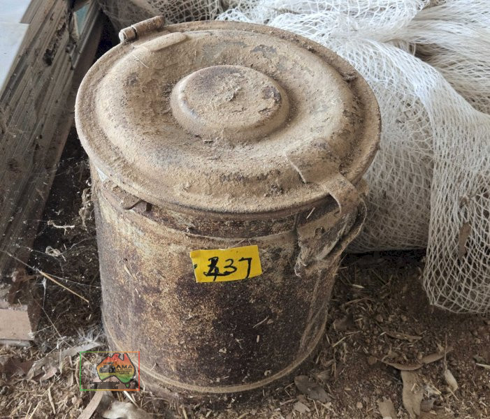 Old Steel Cream Can - photo 4