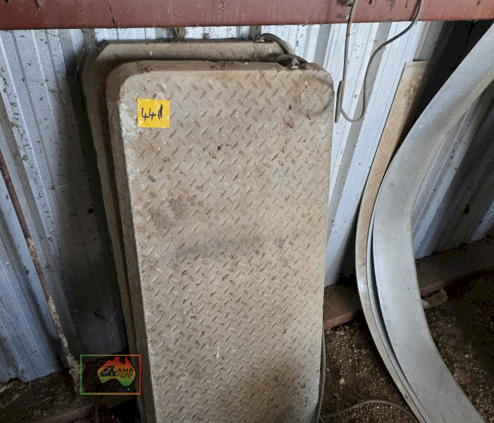 3x Electric Pig Farrowing Blankets/Slabs - photo 5