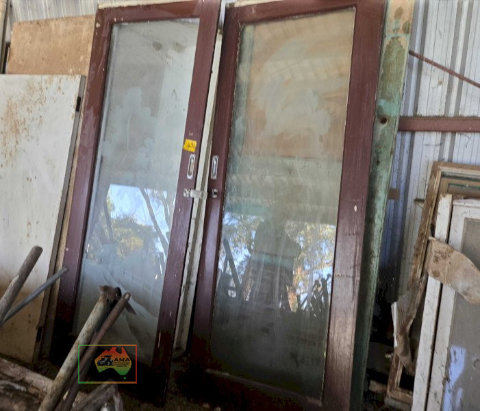 A Pair of Decorative Etched Glass Sliding Doors - photo 1