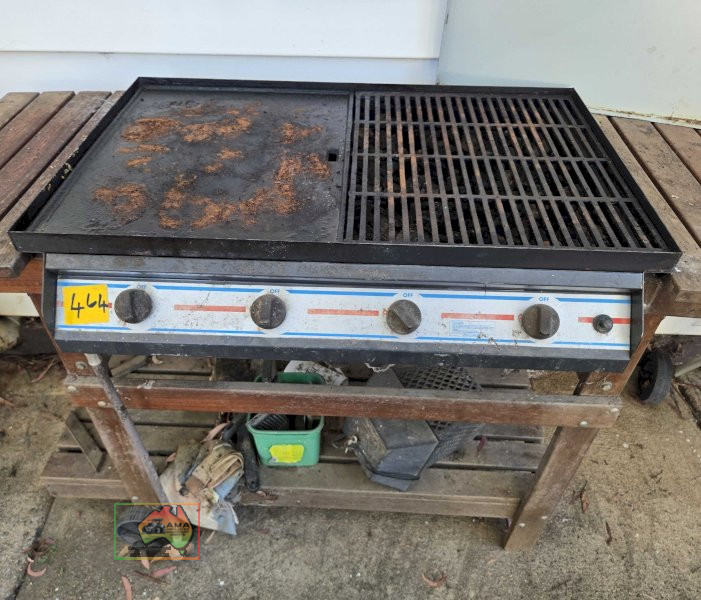 4 Burner Gas BBQ on Timber Trolley - photo 1