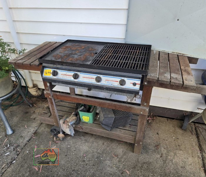 4 Burner Gas BBQ on Timber Trolley - photo 2