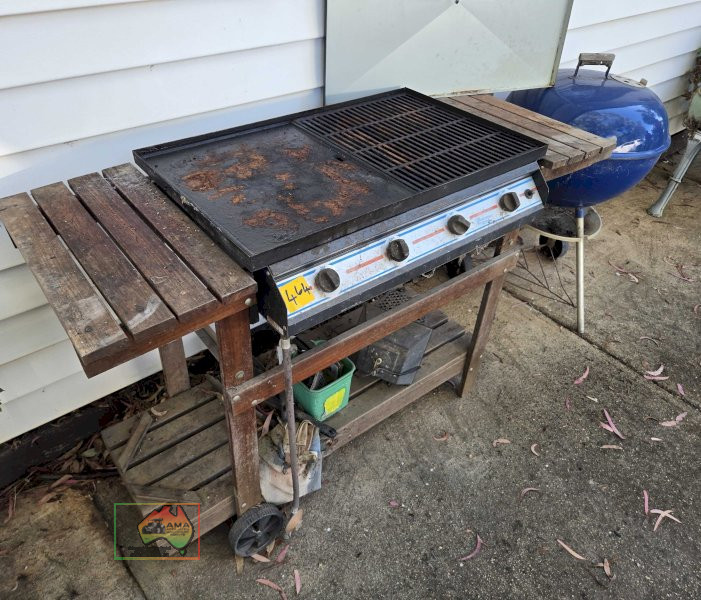 4 Burner Gas BBQ on Timber Trolley - photo 5