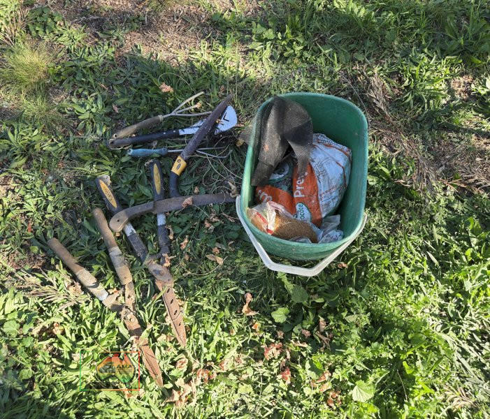 Tub of Pruning Tools - photo 4