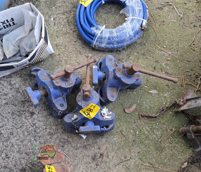 3x Adjustable Clamps