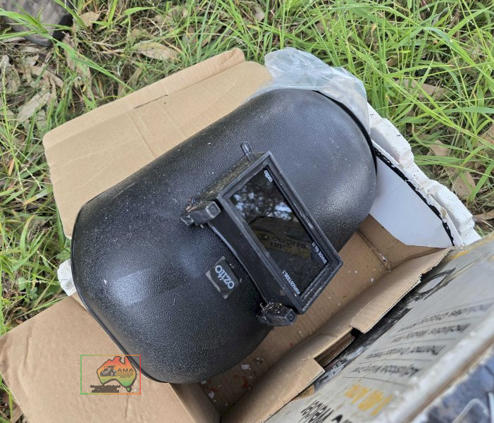 NEW Un-used 140Amp Arc Welder & Helmet - photo 5