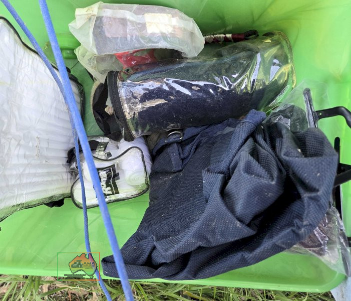 2 Tubs of Assorted Horse Gear - photo 5
