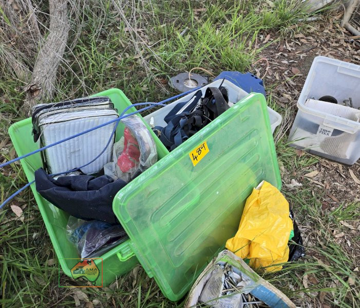 2 Tubs of Assorted Horse Gear - photo 2