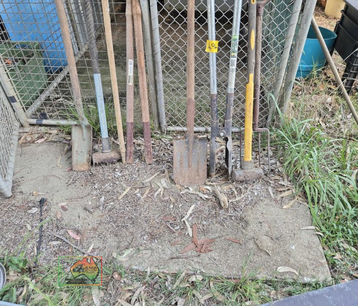 2x Sledge Hammers, Spade, Fork & Posthole Pincer - photo 2