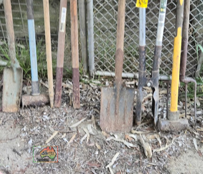 2x Sledge Hammers, Spade, Fork & Posthole Pincer - photo 3