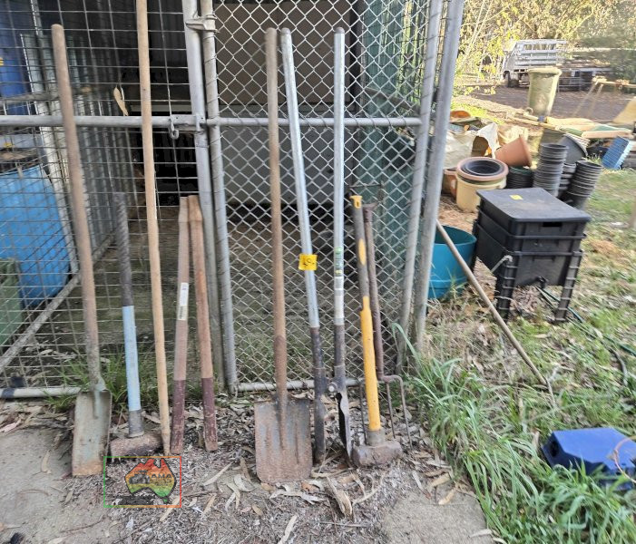 2x Sledge Hammers, Spade, Fork & Posthole Pincer