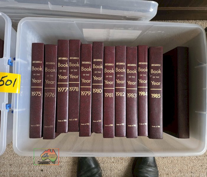 2 Tubs of Britanica "Book of the Year" 1964-1986 inclusive - photo 4