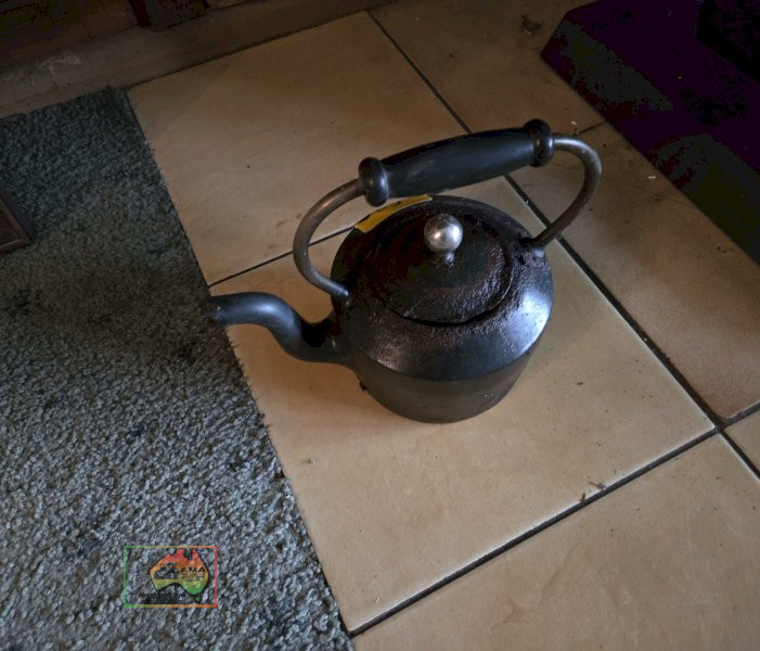 Cast Iron Kettle with Brass Handle - photo 2