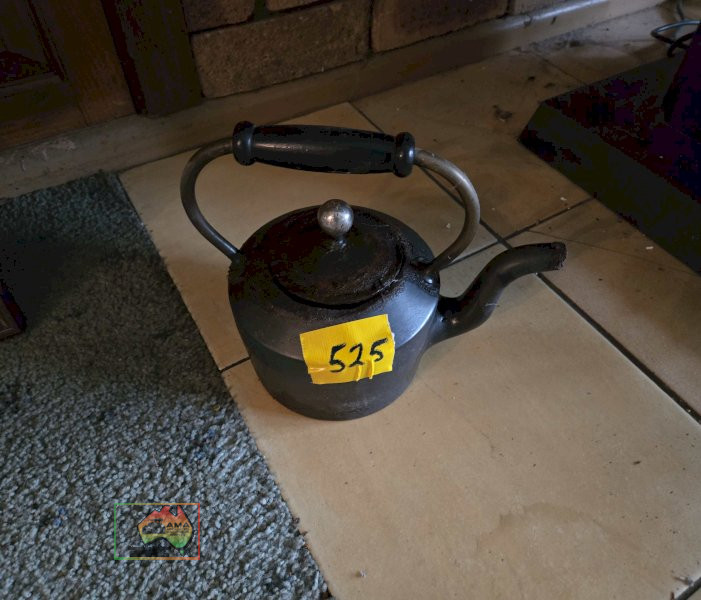 Cast Iron Kettle with Brass Handle