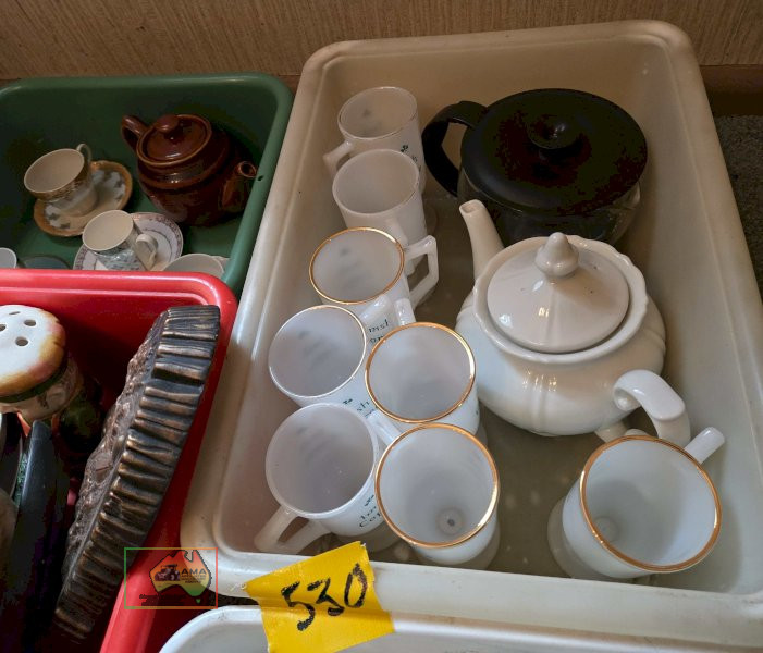 4x Tubs of Assorted Crockery - photo 4