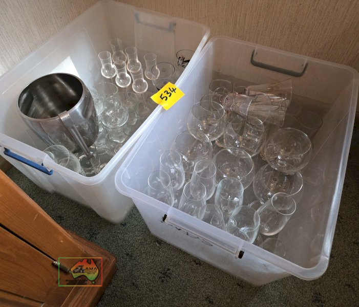 2x Tubs of Assorted Glassware - photo 1