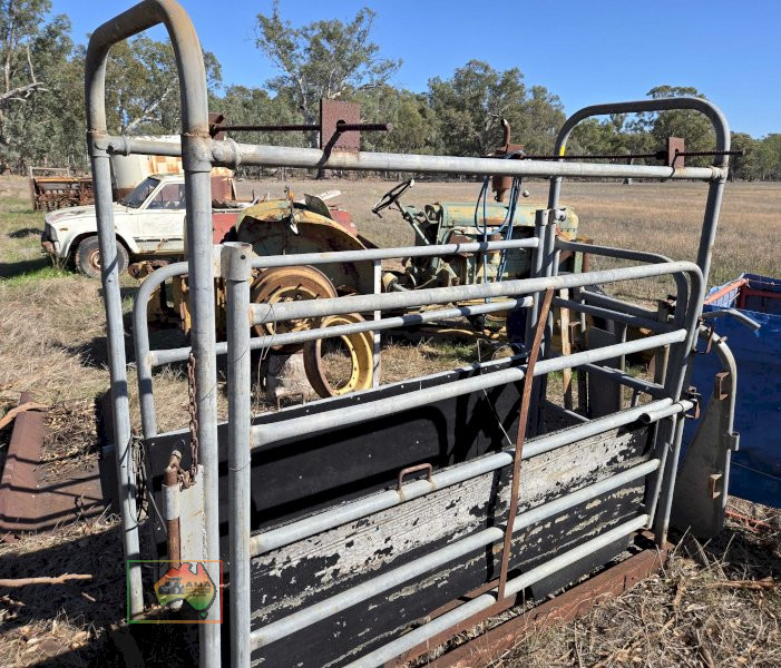 Cattle Crush with True Test Scales - photo 2