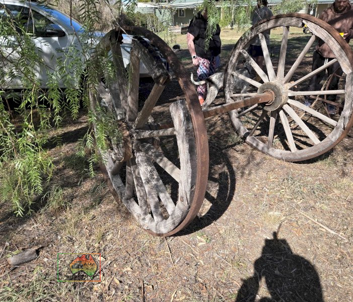 Pair of Wagon Wheels on Axle - photo 2
