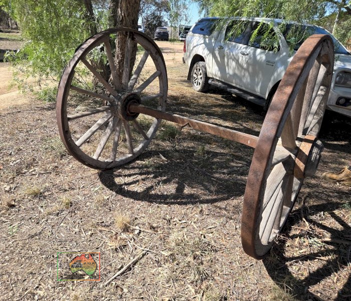 Pair of Wagon Wheels on Axle - photo 3