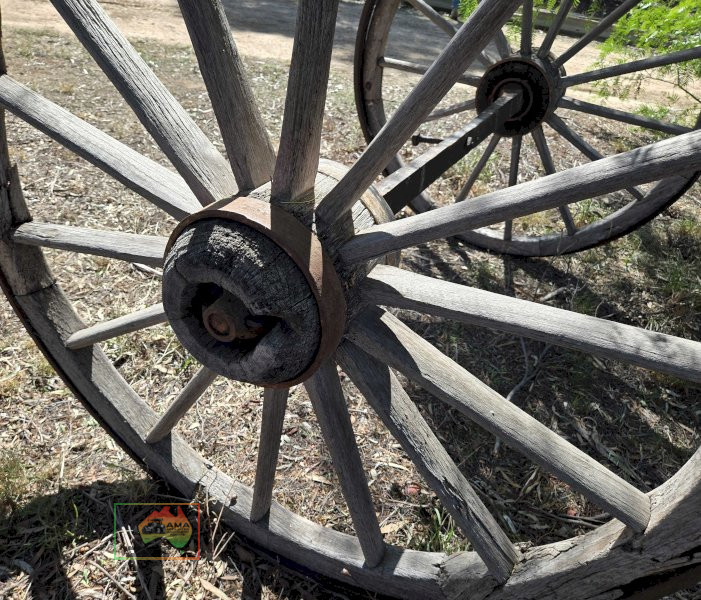 Pair of Wagon Wheels on Axle - photo 4