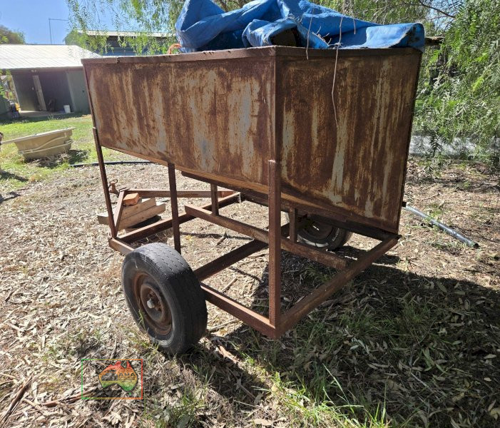 Trailing Grain Feeder 4'7" x 5ft