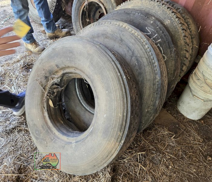 5x Truck Tyres with Tubes 8.25R16 - photo 2