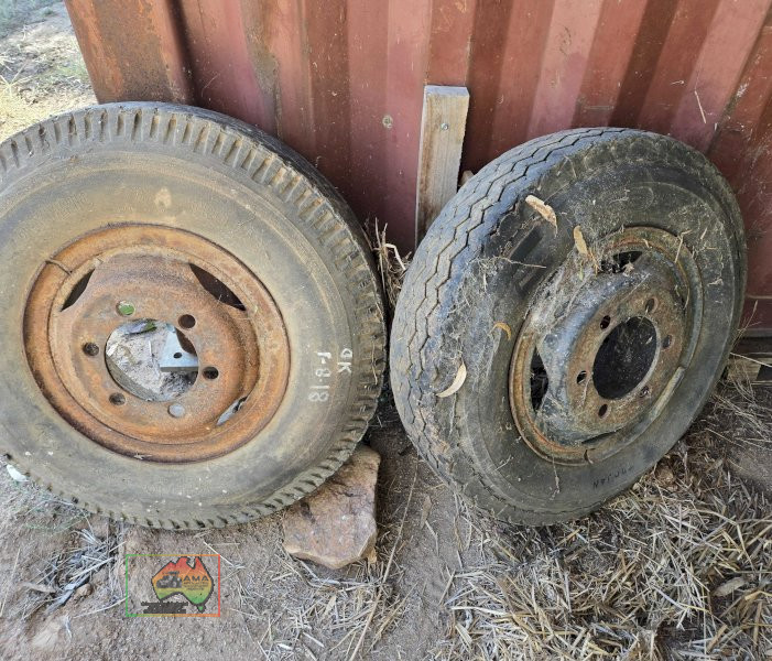 2x Bedford Rims & Tyres - photo 1