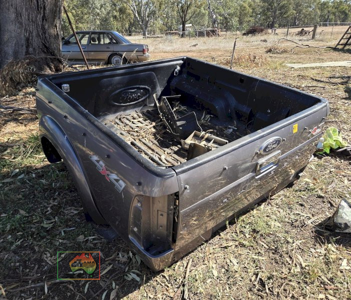 Ford XLT Tub with Plastic Tub Liner - photo 4