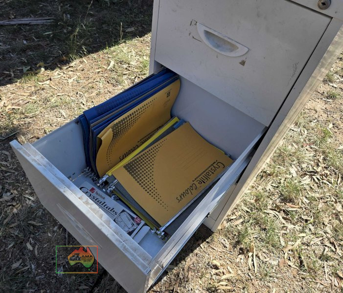 3 Drawer Filing Cabinet - photo 3