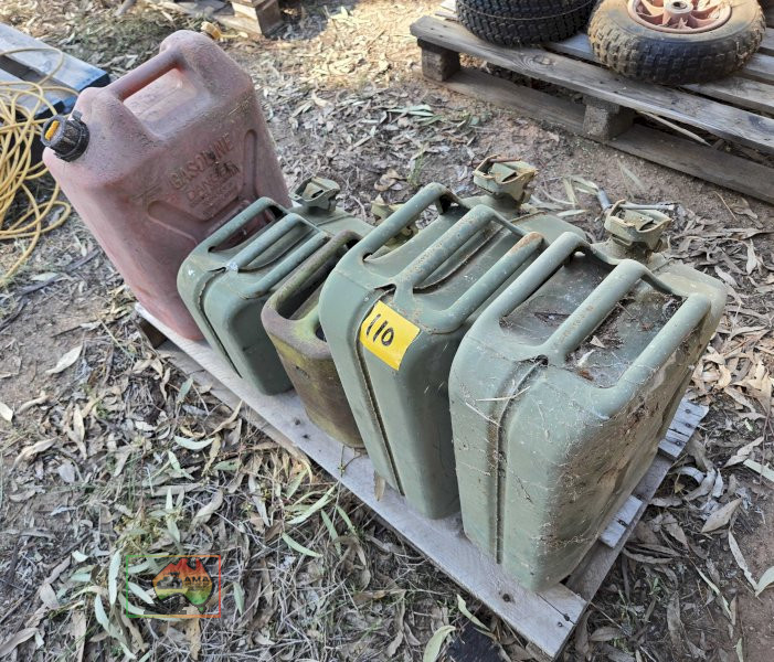 5 Jerry Cans, No Rust Holes - photo 2