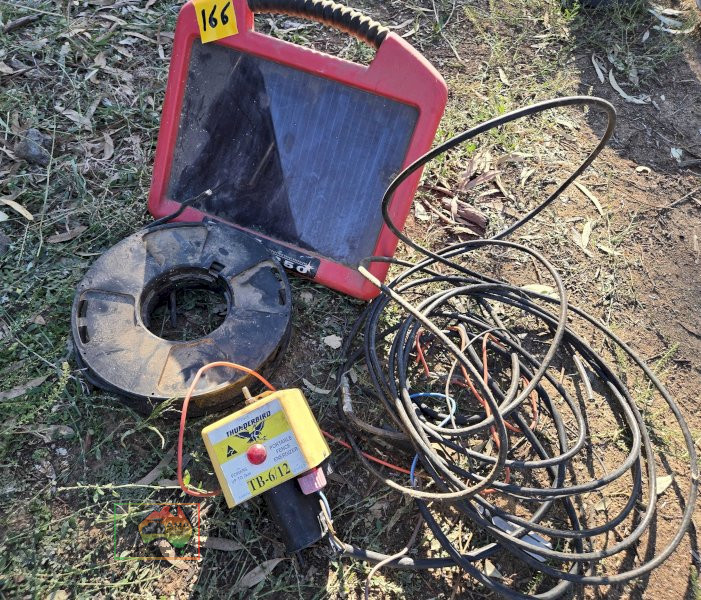 Solar Elec. Fence Unit, Underground Cable & Portable Fence Energiser.