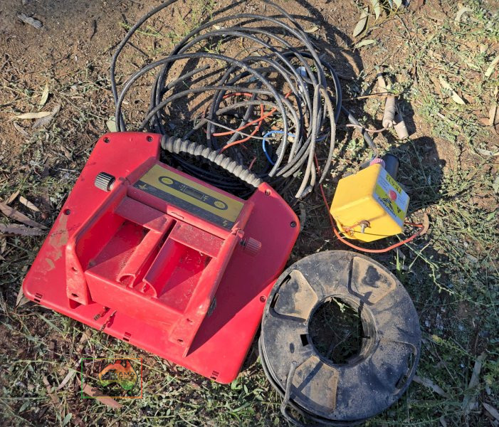Solar Elec. Fence Unit, Underground Cable & Portable Fence Energiser. - photo 3