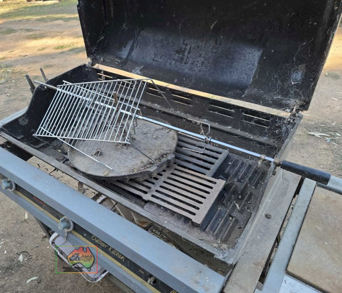 3 Burner Rinnai Gas BBQ - photo 3