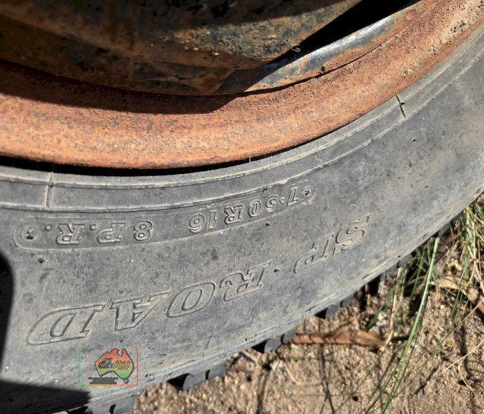 2x Bedford Rims & Tyres 7.50-R16 - photo 3