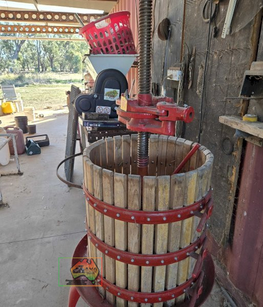 Winemakers Grape Press - photo 2