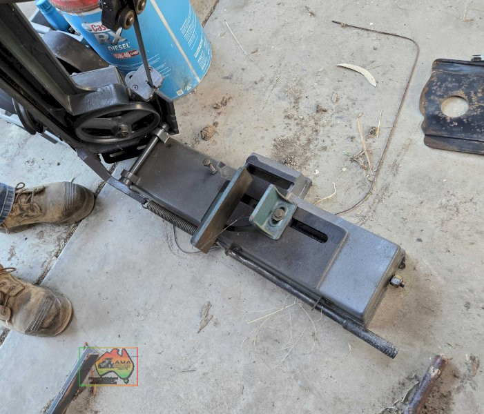 Power Bandsaw for Metal Cutting - photo 2