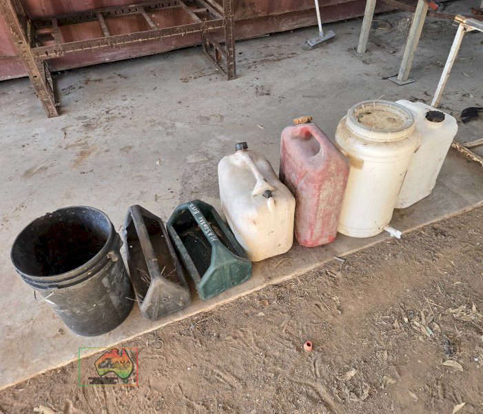 Assorted Plastic Containers