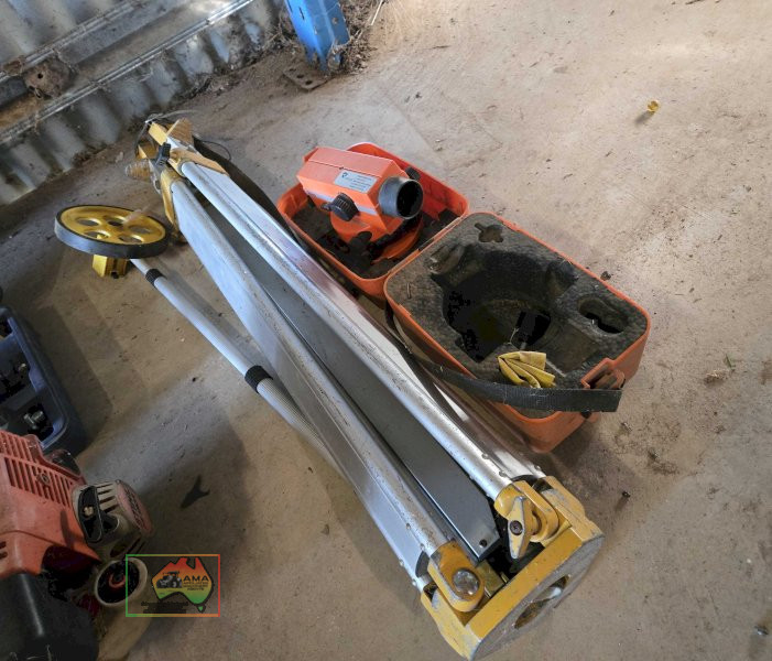 Surveyors Dumpy Level, Tripod & Measure Wheel - photo 2