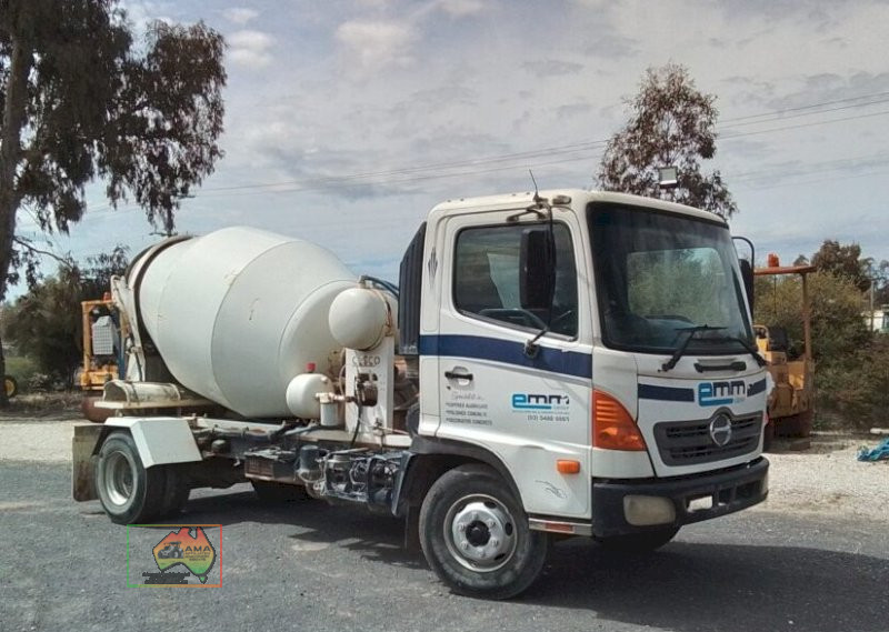 2006 Hino FC4J mini mix truck - photo 2