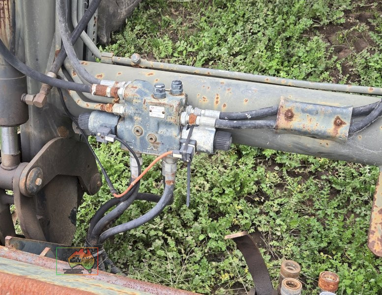 2004 CASE MXU 125 FWA TRACTOR (Serial No. ACP212682) - photo 7