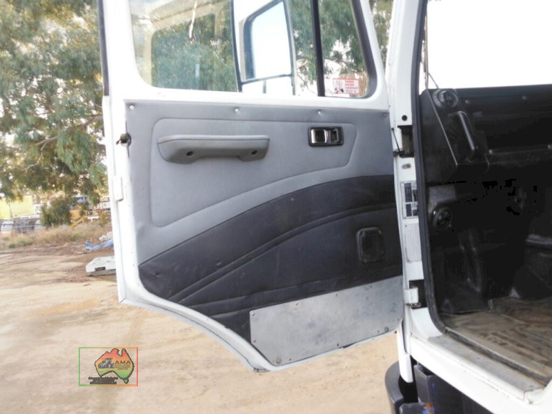 2005 Iveco Acco 2350 Beavertail Tray - photo 11