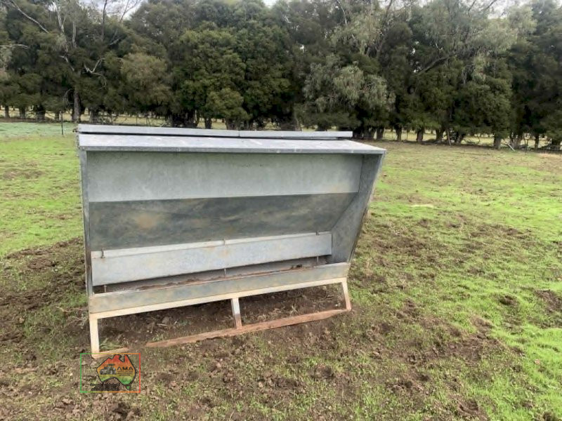 Paton Lick Feeder (No.1)