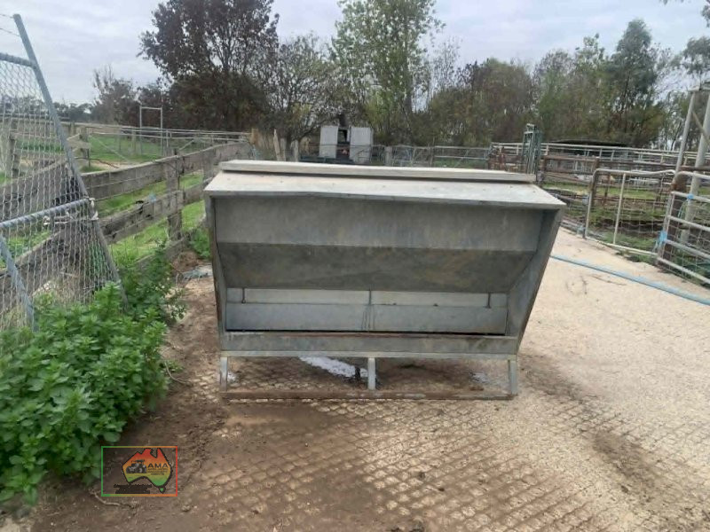 Paton Lick Feeder (No.2)