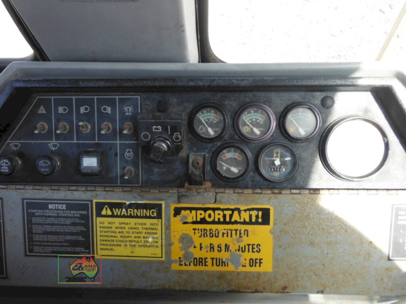 Cat 428B backhoe - photo 11