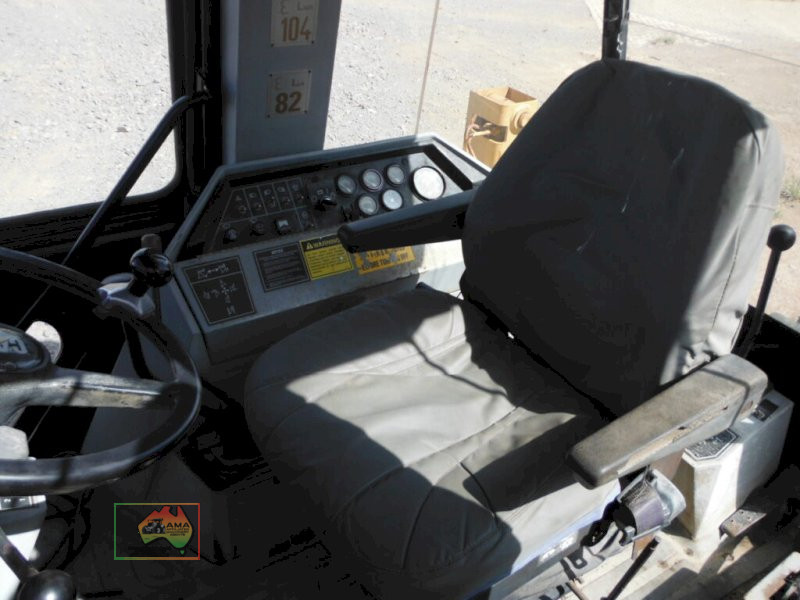 Cat 428B backhoe - photo 9