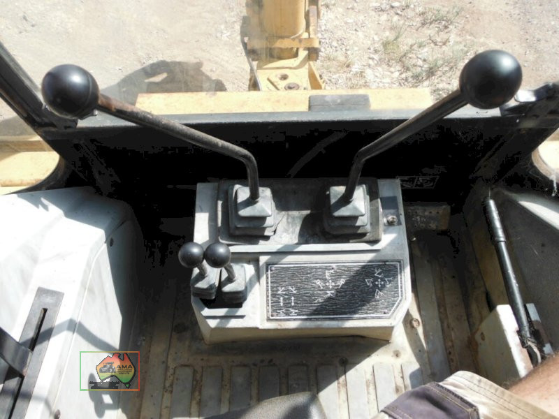 Cat 428B backhoe - photo 13