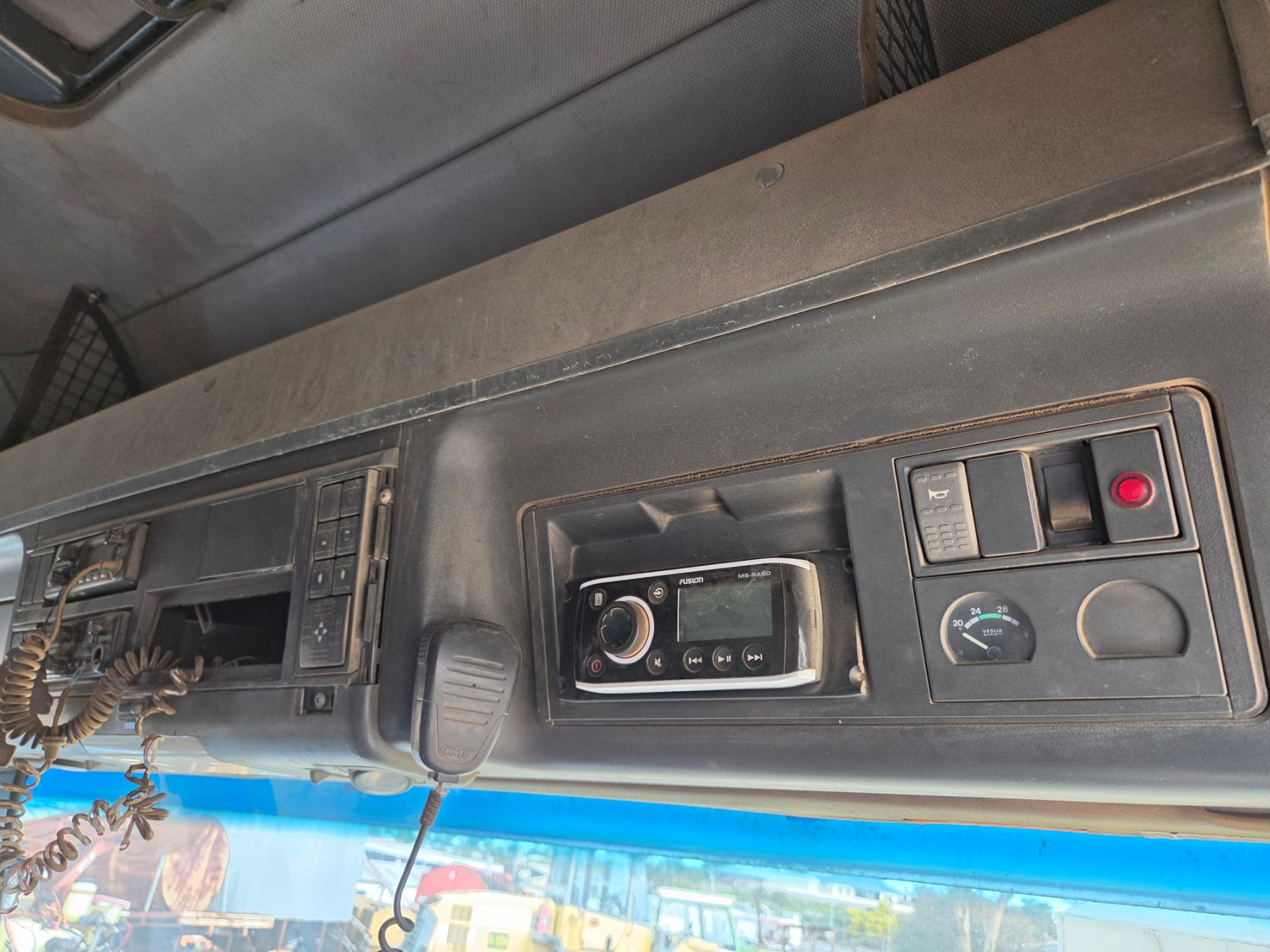 Iveco 4500 Bogie Tipper - photo 13