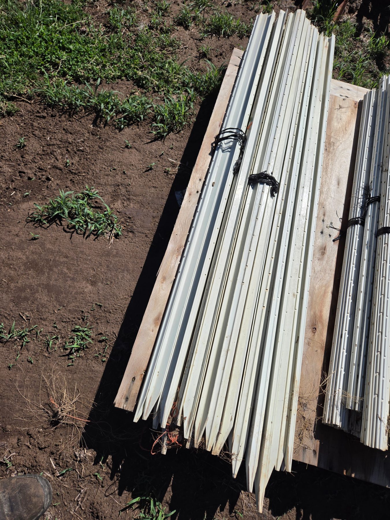 New - Fibreglass Elec. Fence Star Posts - photo 1