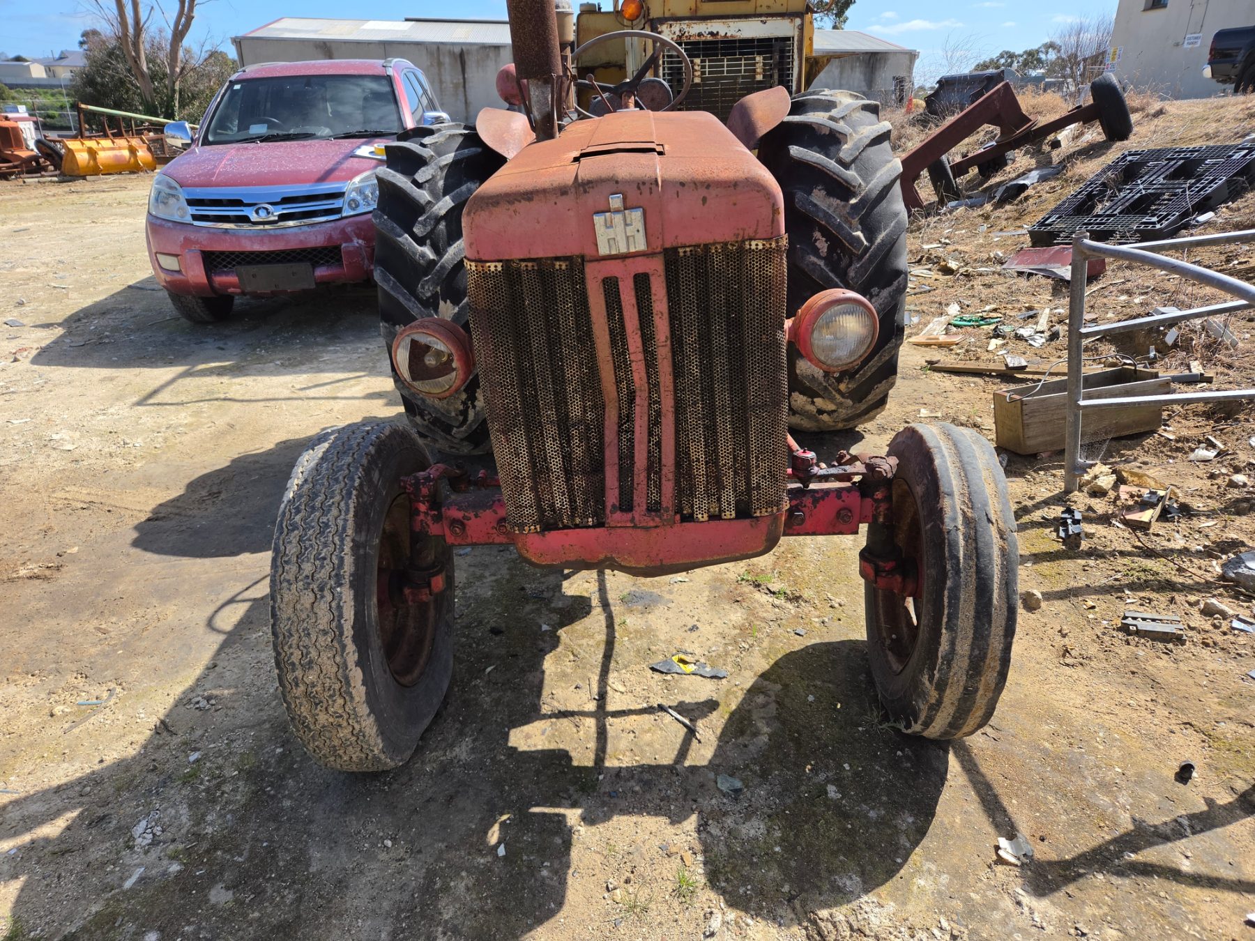 IH McCormack B414 Tractor - photo 3