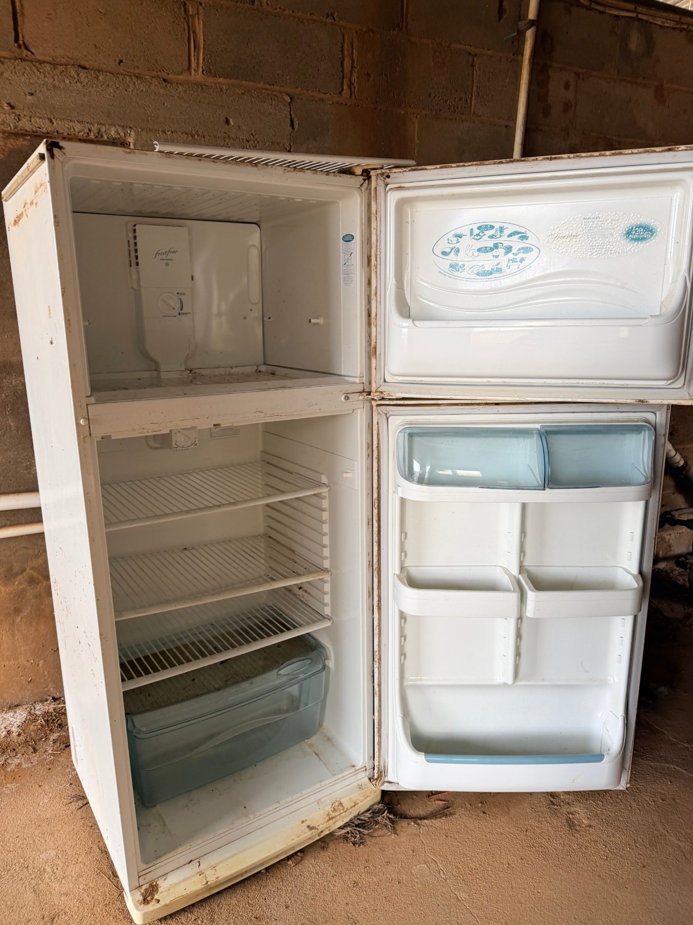 420L Westinghouse fridge/freezer (Working when last used)