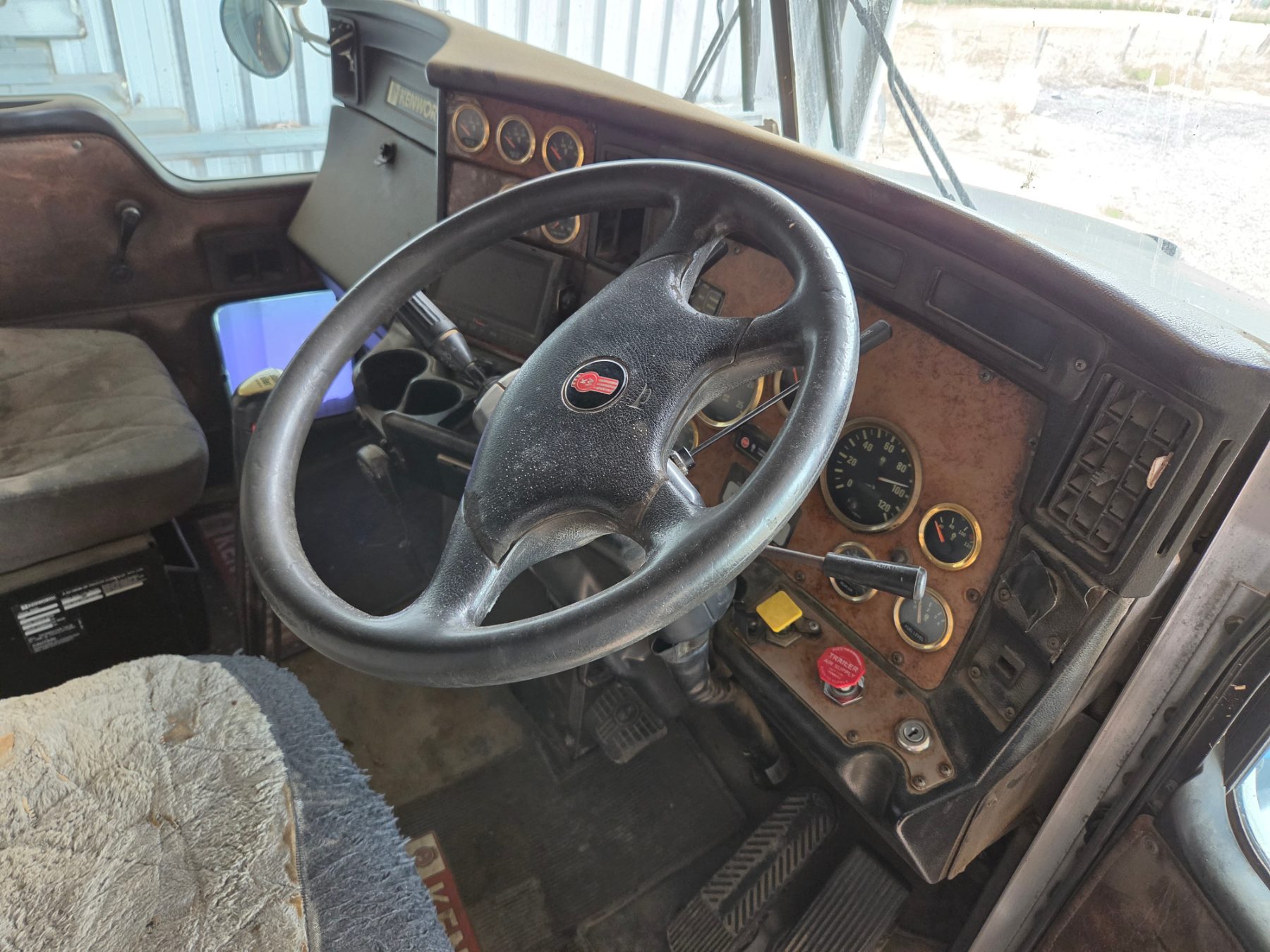 2005 Kenworth T404 Prime Mover - photo 9